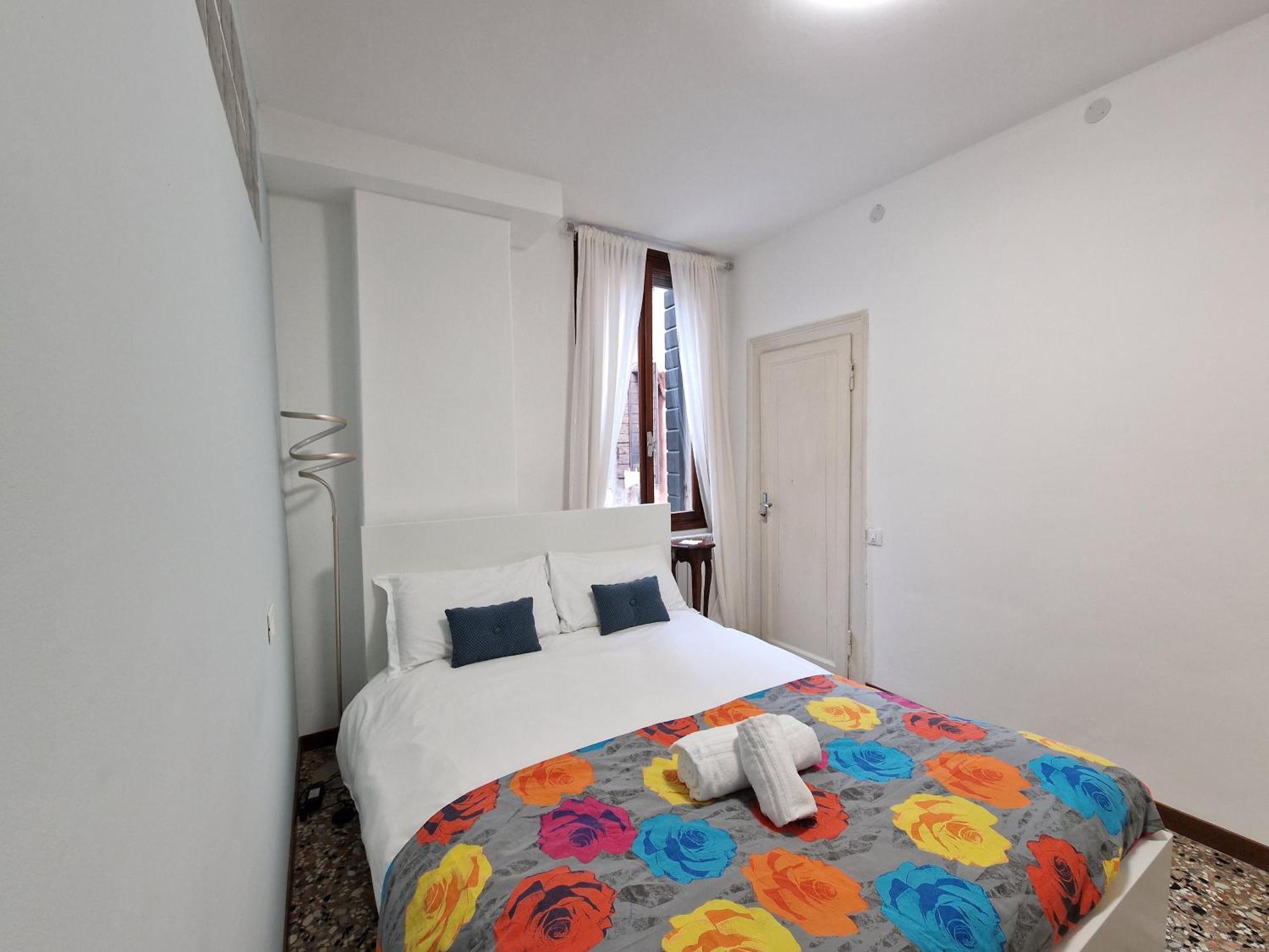 Veneziacentopercento La Forcola Apartment, Next To Rialto Bridge Exteriör bild